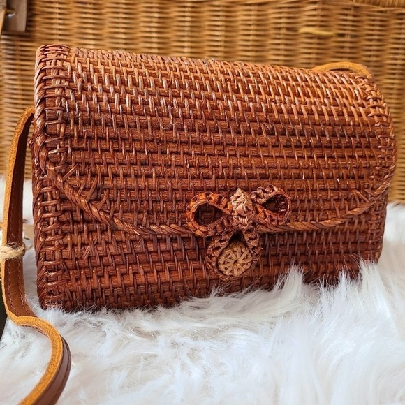 Handmade Bow Clasp Dark Camera Rattan Bag - Picture 3 of 9
